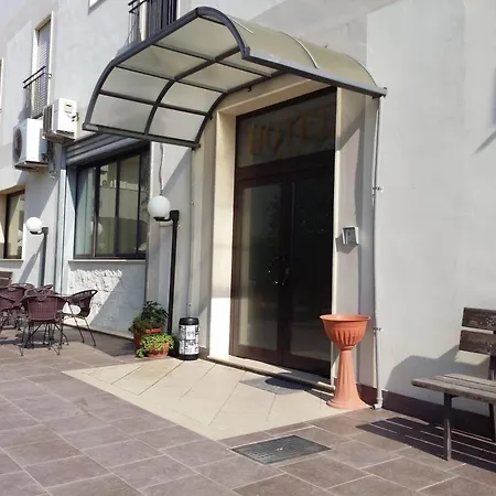 Hotel La Tana Del Lupo